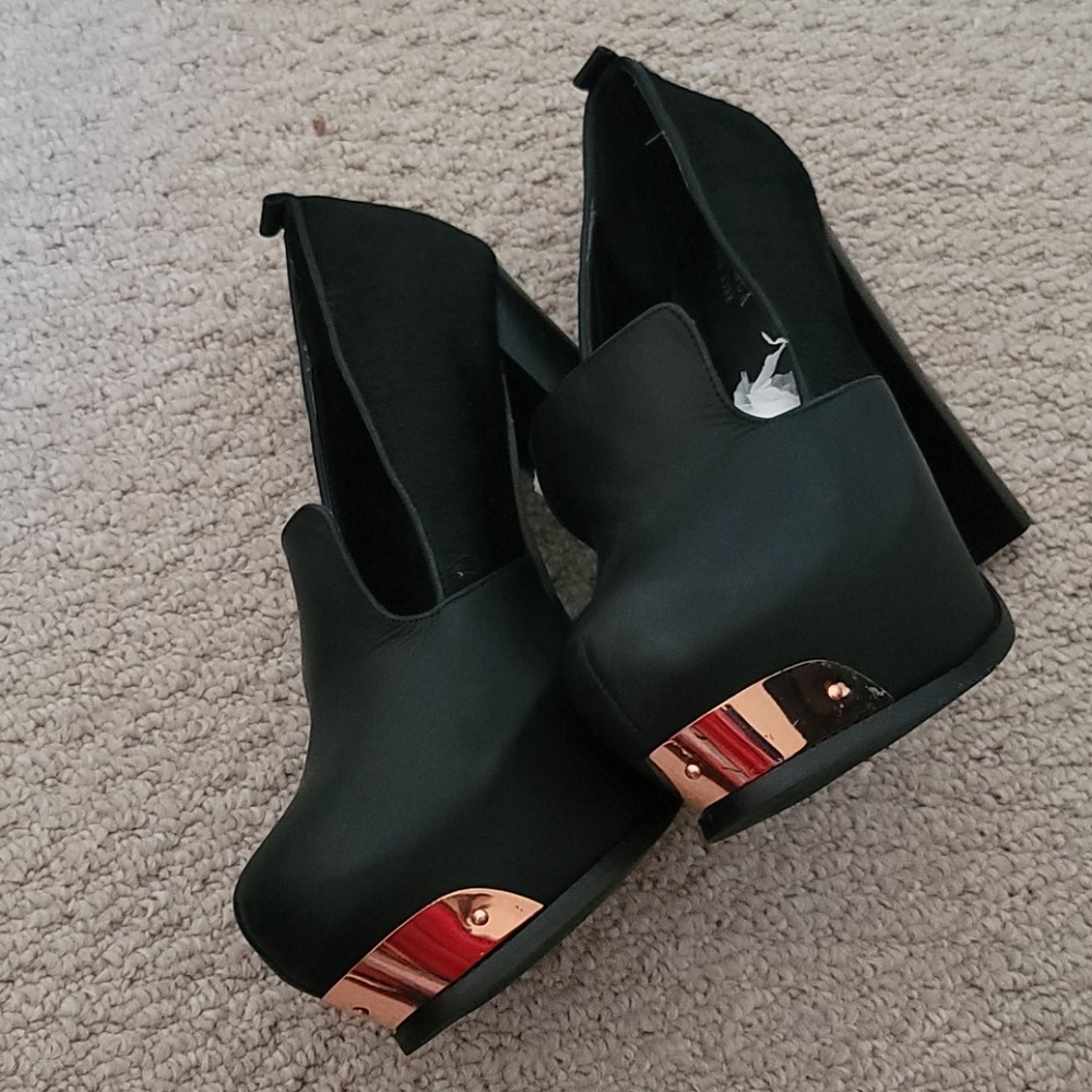 Messeca New York platform pumps